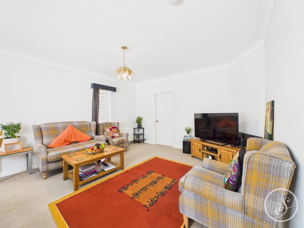 Property photo 3 of 24 Lounge