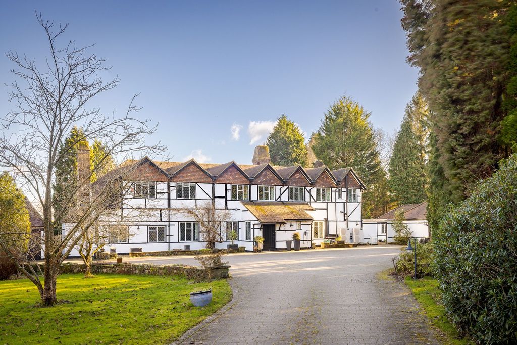 Property photo 2 of 27