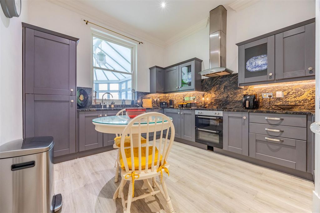 Property photo 3 of 27 Kitchen