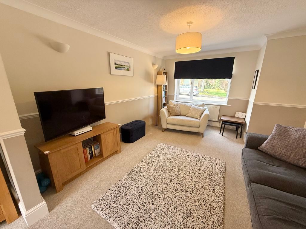 Property photo 3 of 16 Living Room