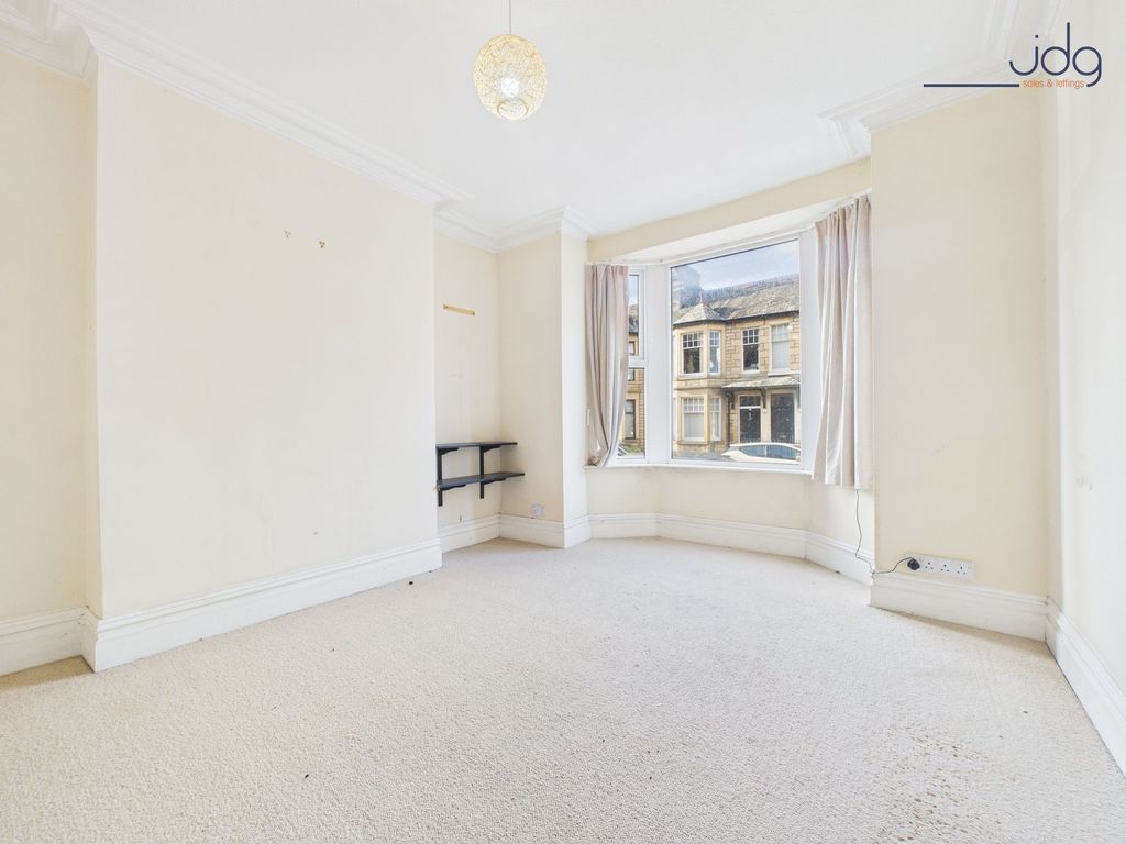 Property photo 3 of 19 Living Room