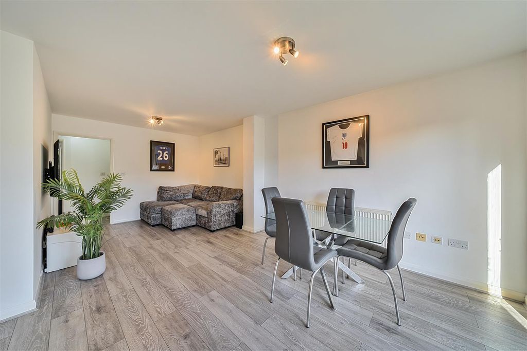 Property photo 2 of 18