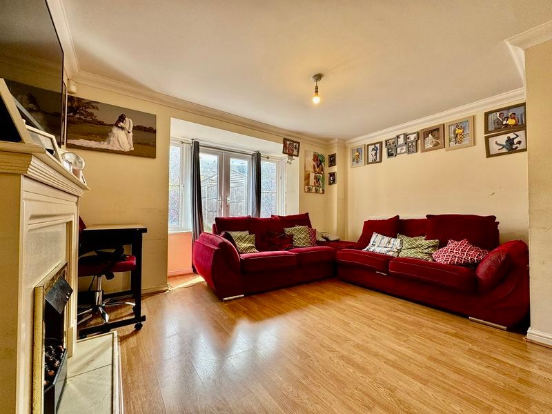 Property photo 3 of 14 Photo 4