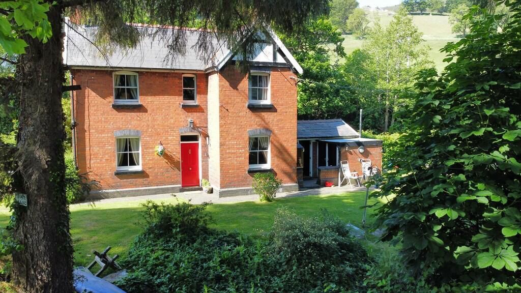 Property photo 2 of 34