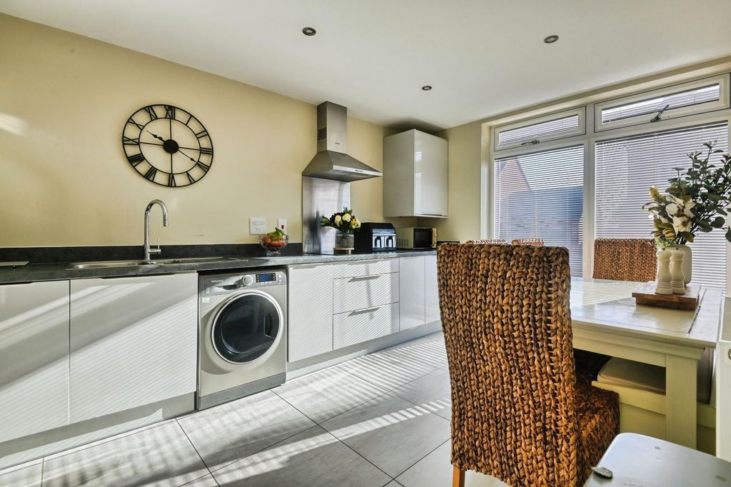 Property photo 2 of 26 42Man12.Jpg