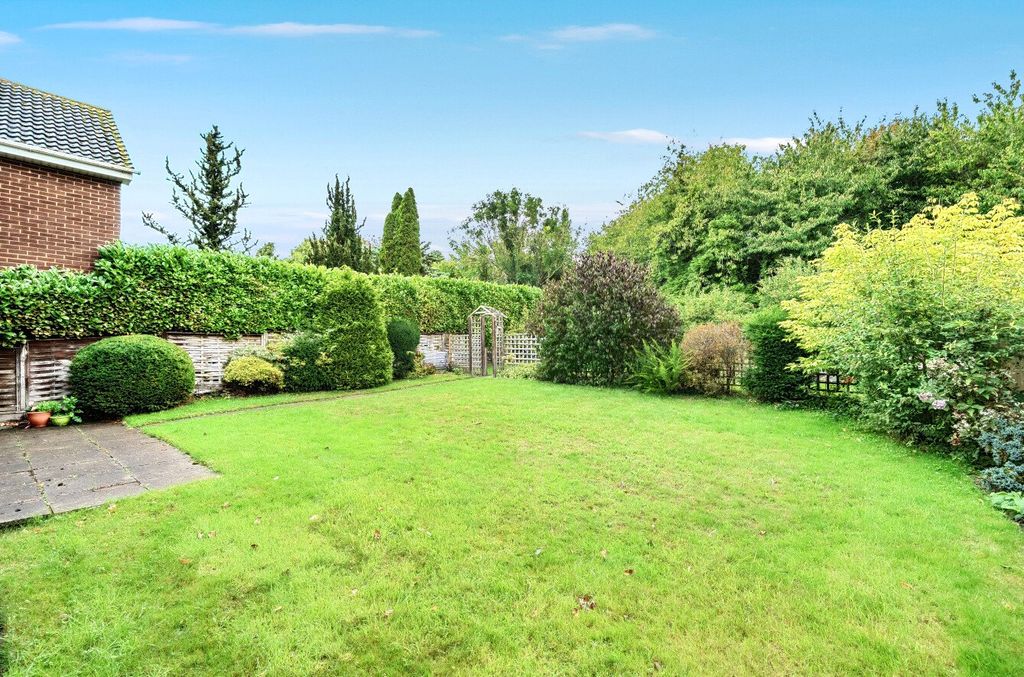 Property photo 2 of 13 Garden