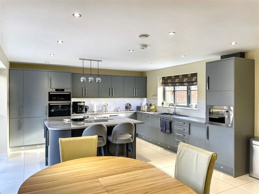 Property photo 2 of 28 Img_1456.Jpg