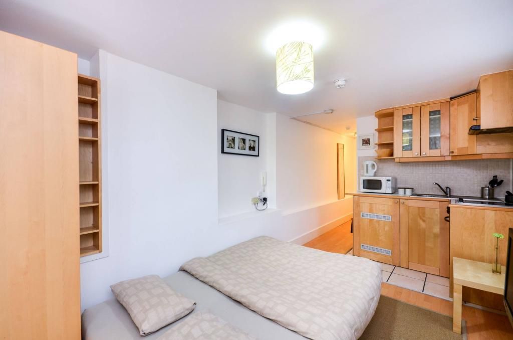 Property photo 1 of 5 Studio To Let