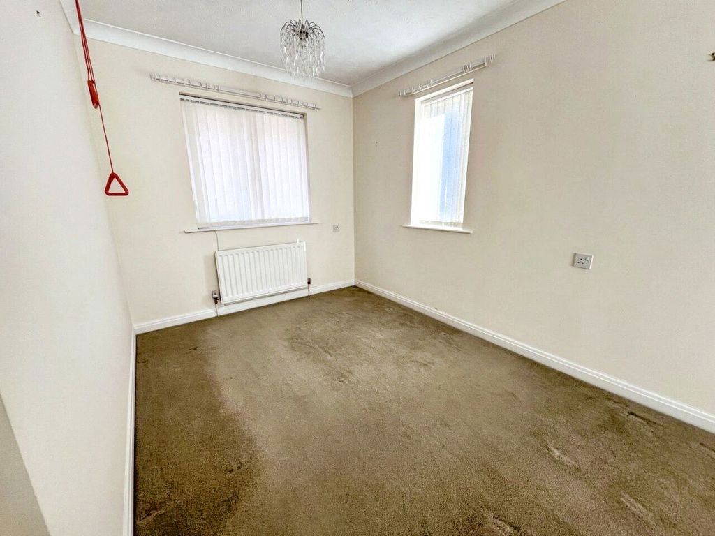 Property photo 3 of 12