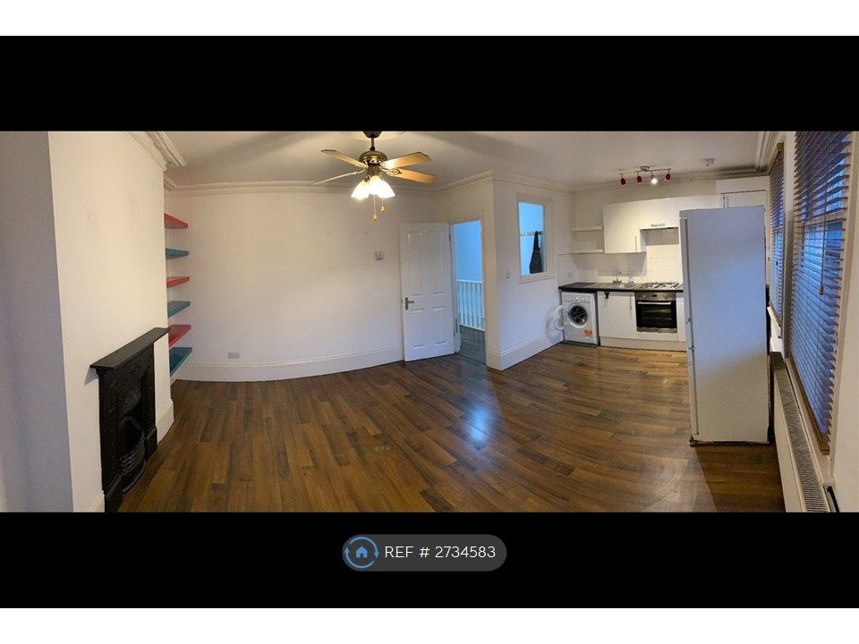 Property photo 3 of 8 Living Room &amp; Kitchen