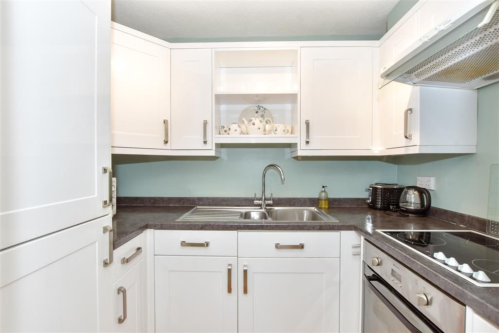 Property photo 2 of 9 Kitchen