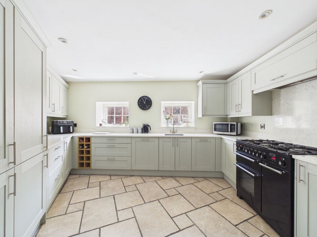 Property photo 2 of 17 Kitchen
