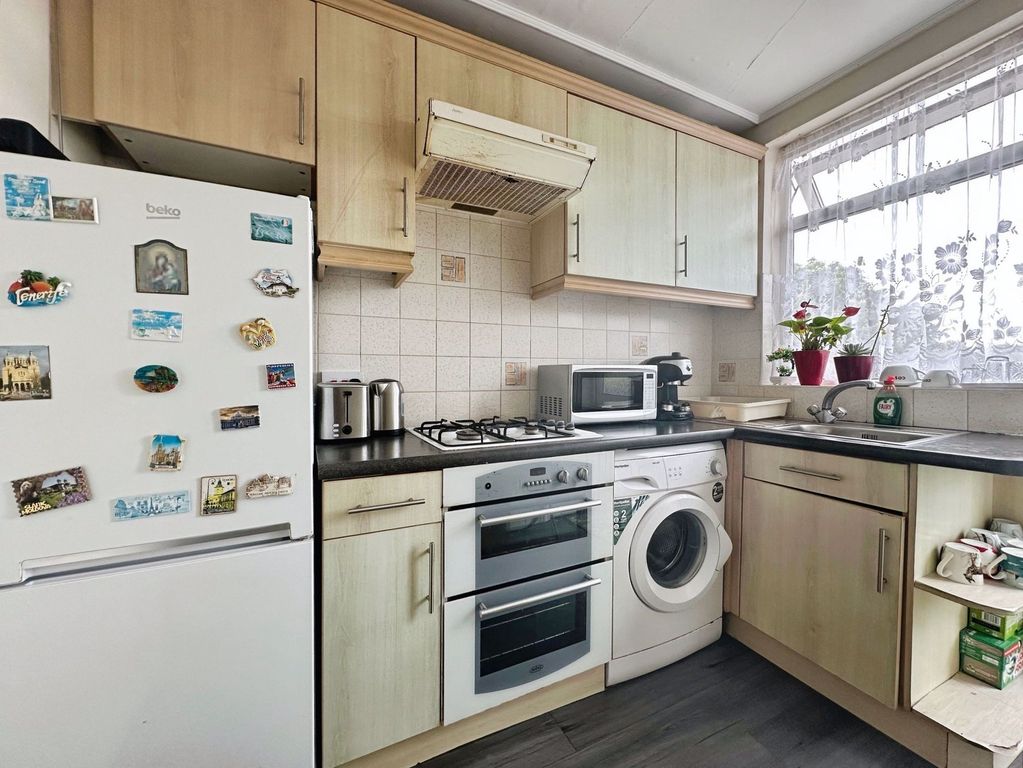 Property photo 1 of 6 Kitchen