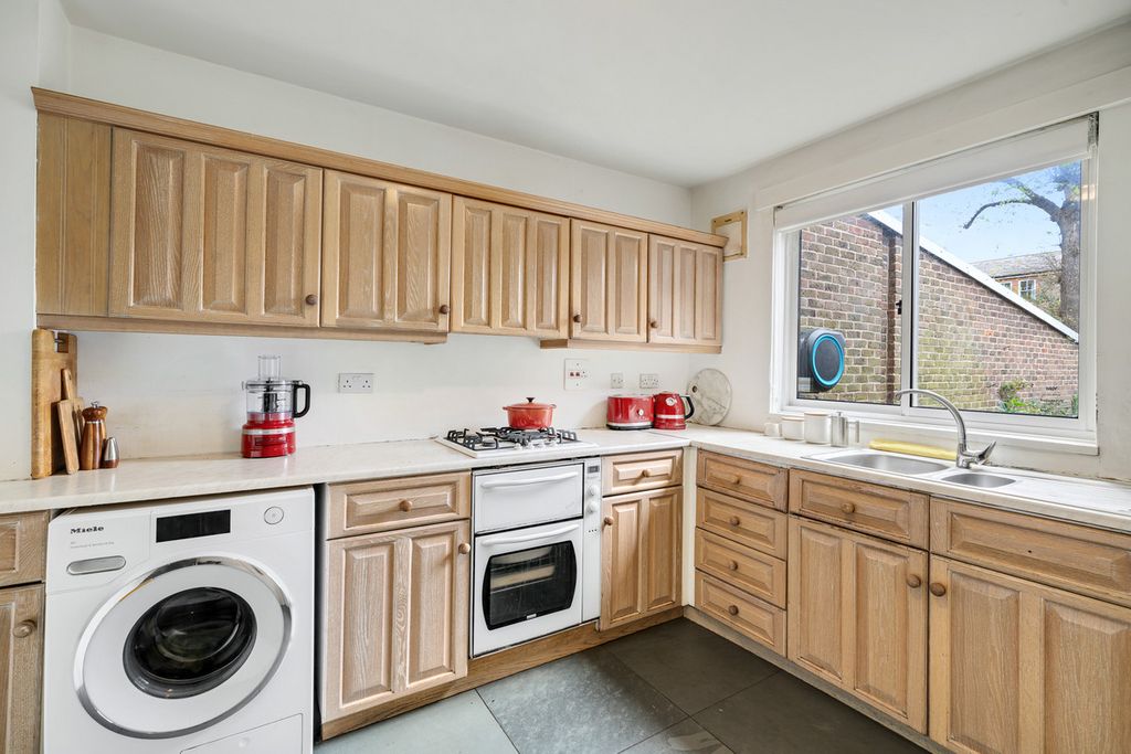 Property photo 3 of 42