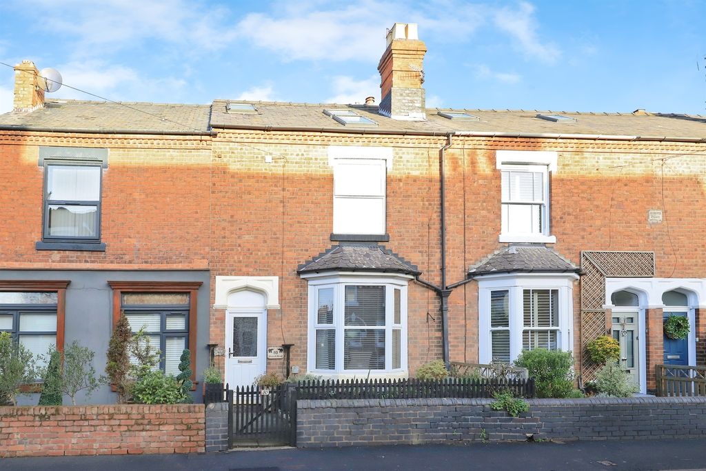 Property photo 1 of 17