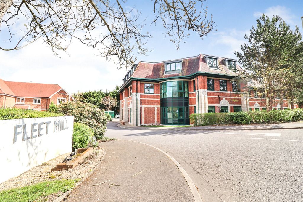 Property photo 2 of 8 Picture No. 15