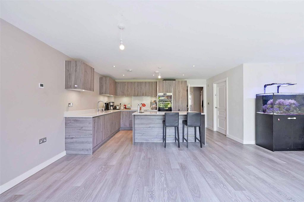 Property photo 3 of 21 Kitchen/ Dining