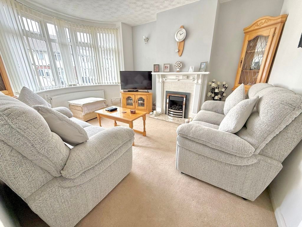 Property photo 2 of 17 Lounge