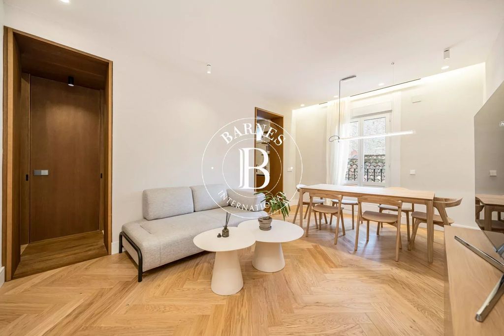 Property photo 1 of 31 Refurbished And Furnished Flat In The Barrio De Las Letras Neighbourhood