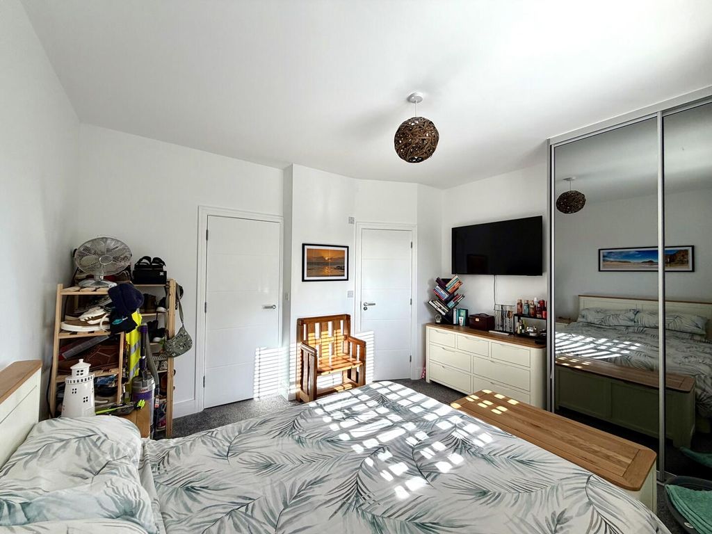 Property photo 1 of 17 Bedroom