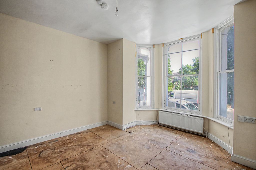Property photo 2 of 6 33B Powis Square, Notting Hill, London W11 2Ay