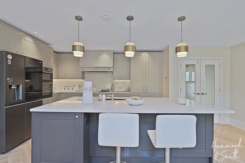 Property photo 3 of 21