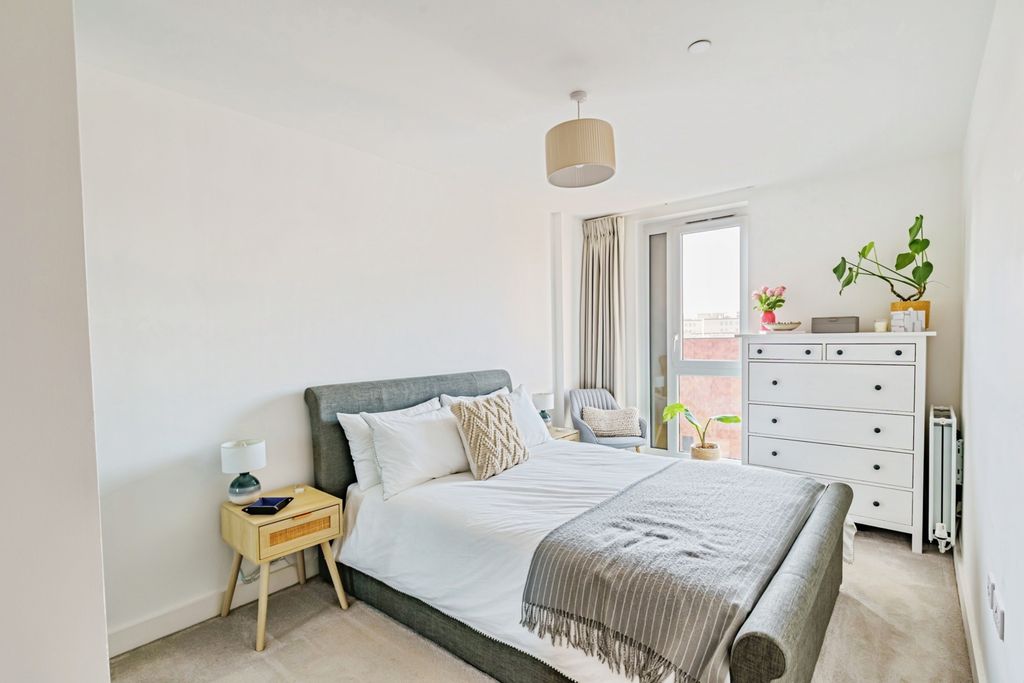 Property photo 3 of 18 Pbox-Img.Jpg