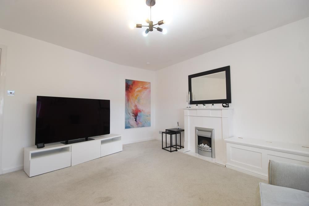 Property photo 2 of 12 Lounge 3