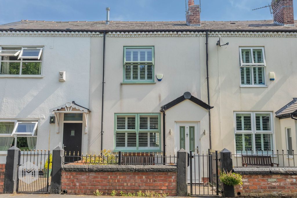 Property photo 1 of 32