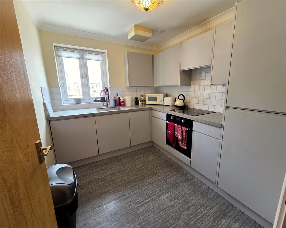 Property photo 3 of 11 Kit.Jpg