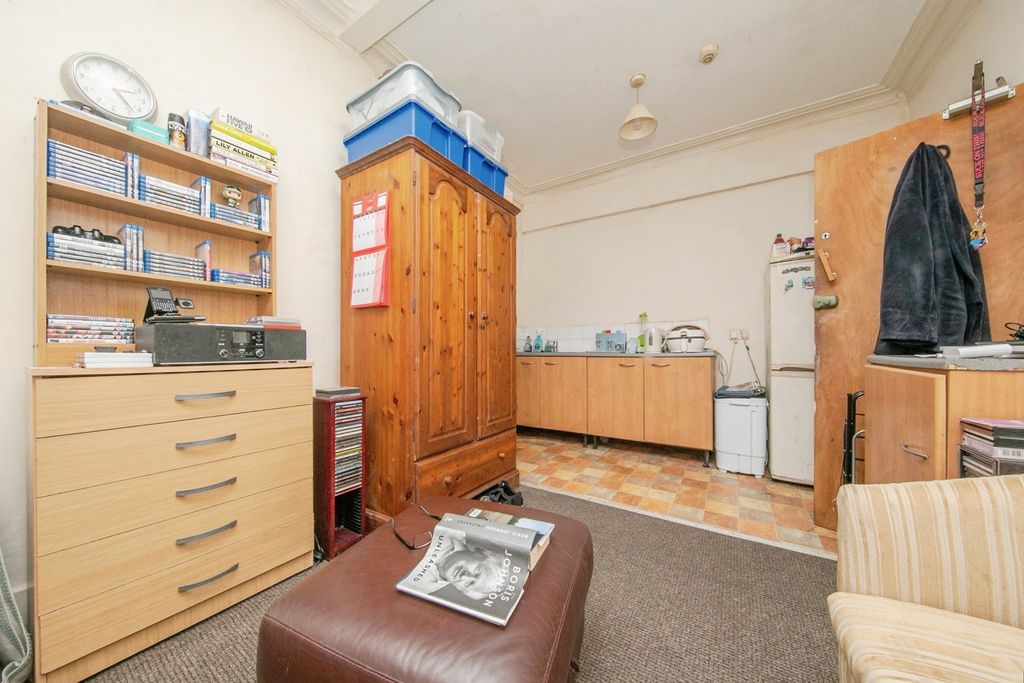 Property photo 3 of 17 Photo