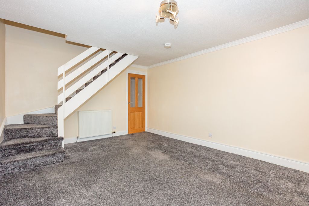 Property photo 3 of 25 Living Room