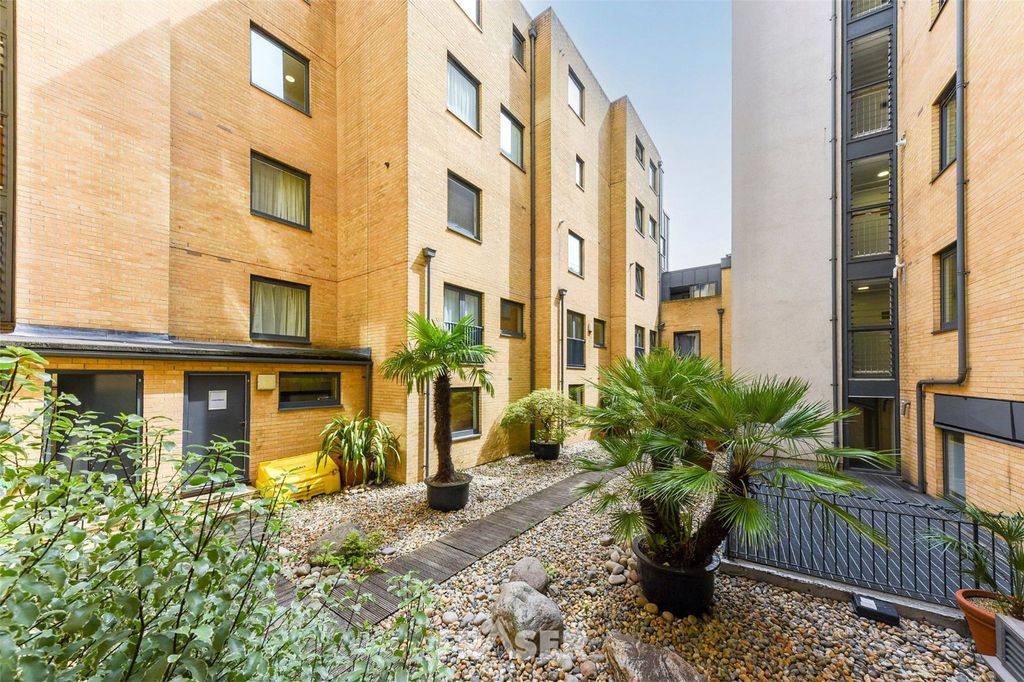 Property photo 2 of 20 Picture No. 21