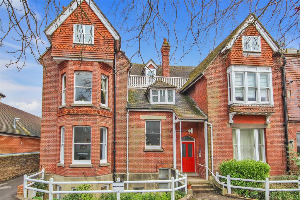 Property photo 1 of 10 Front