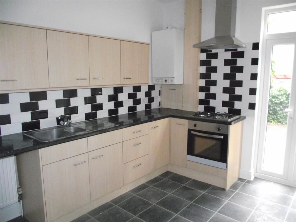 Property photo 2 of 8 Kitchen