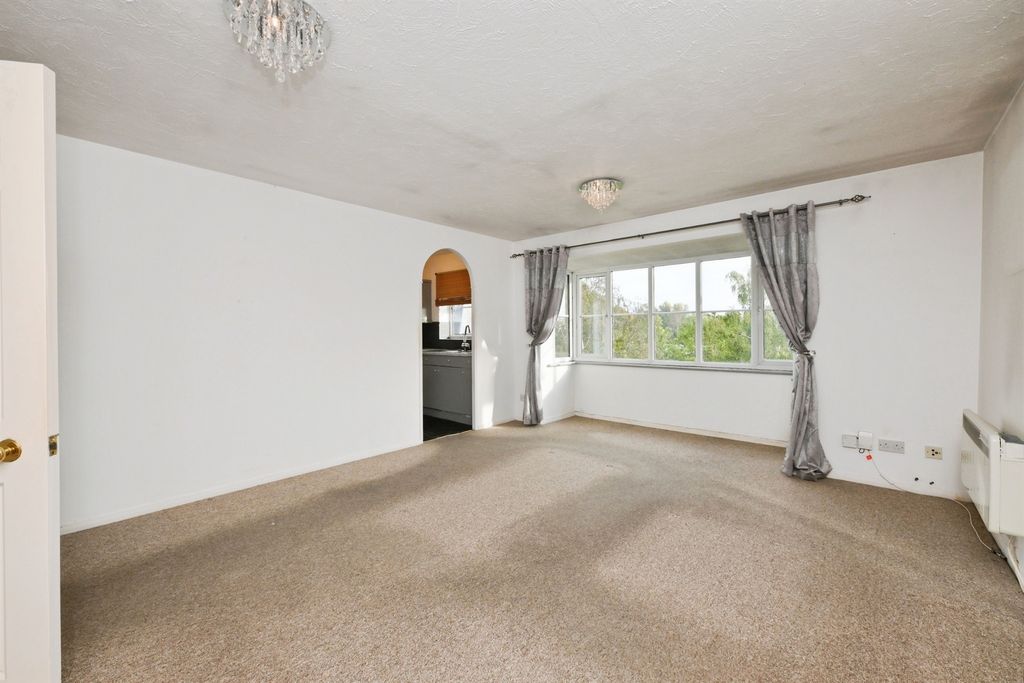 Property photo 3 of 11