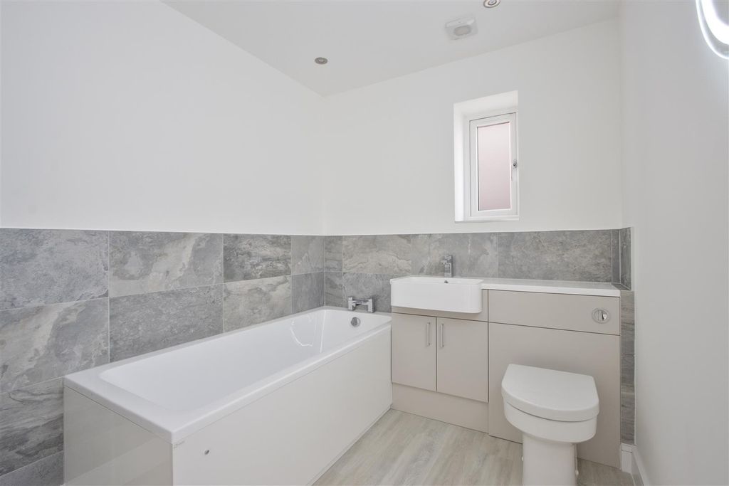 Property photo 3 of 16 Family Bathroom