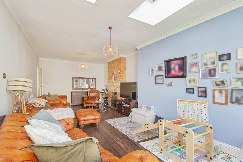 Property photo 3 of 20