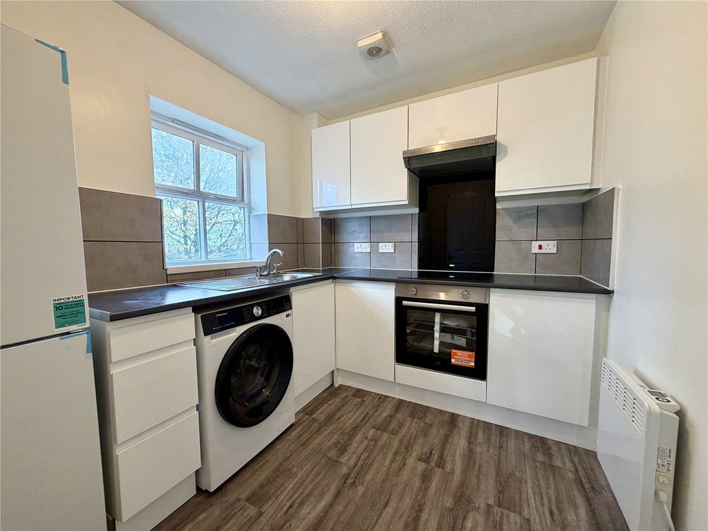 Property photo 3 of 6 Picture No. 02