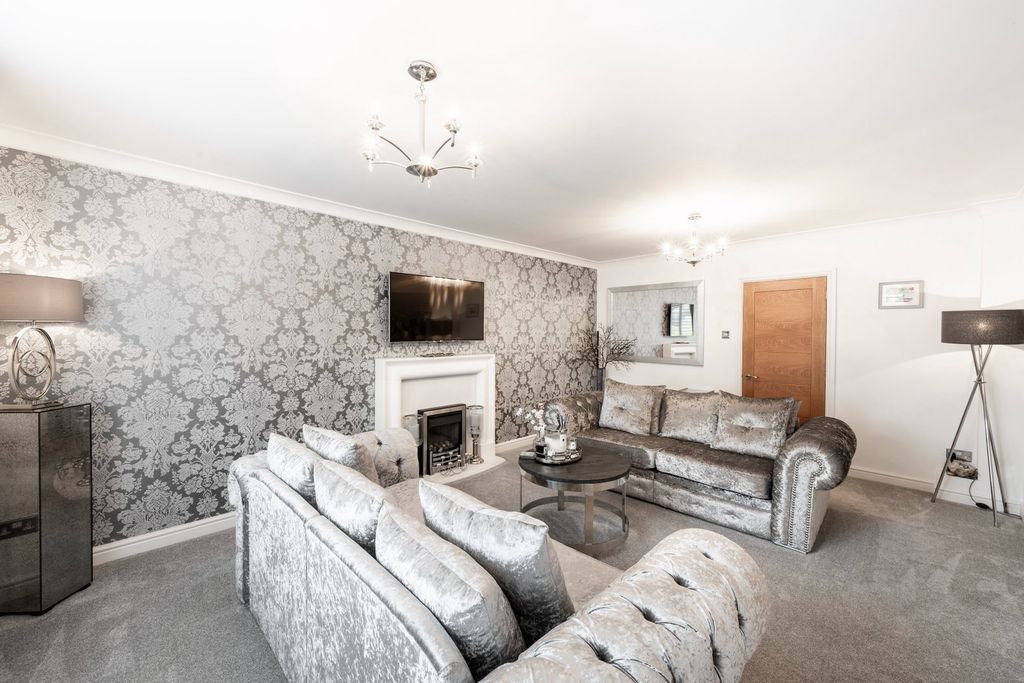 Property photo 2 of 34