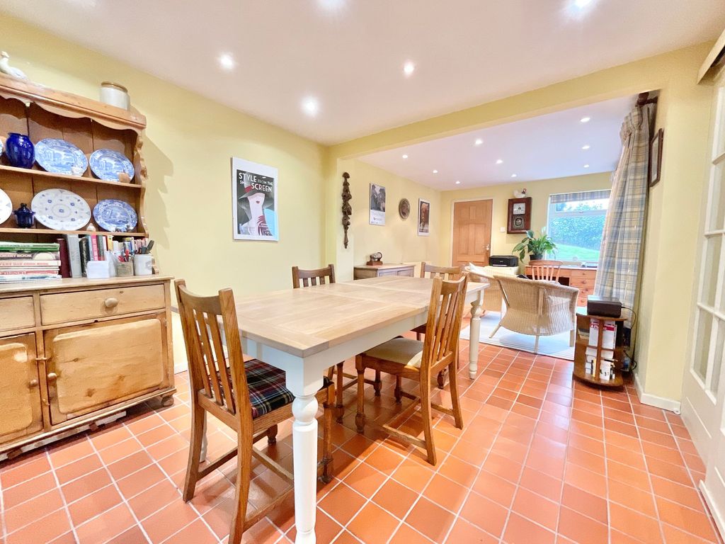 Property photo 3 of 28