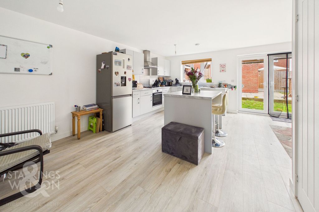 Property photo 2 of 25