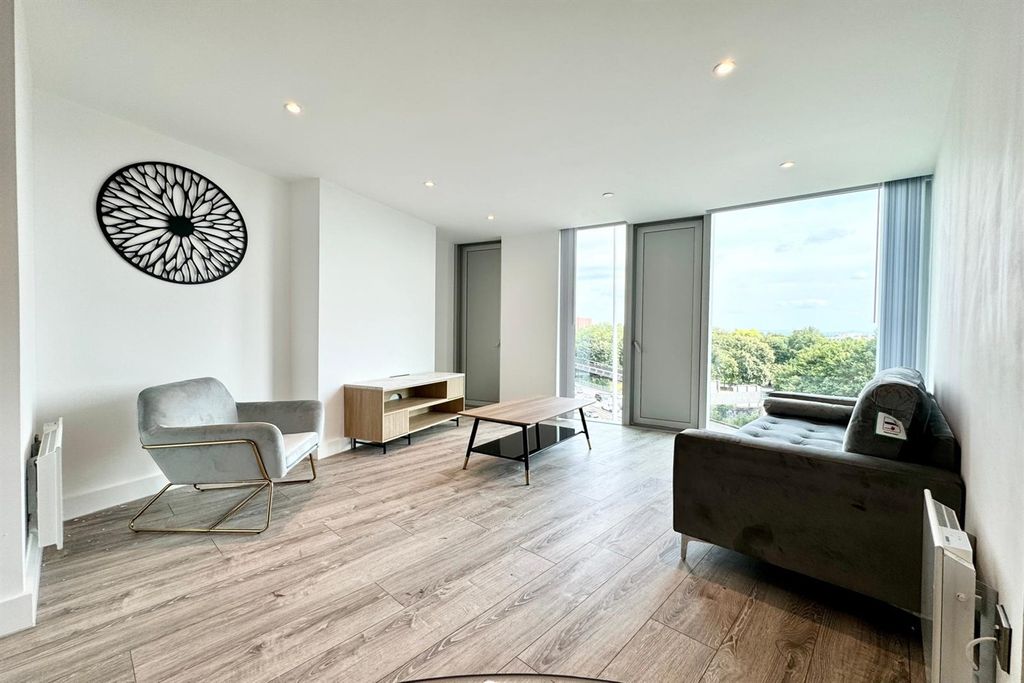 Property photo 1 of 17 (Main)