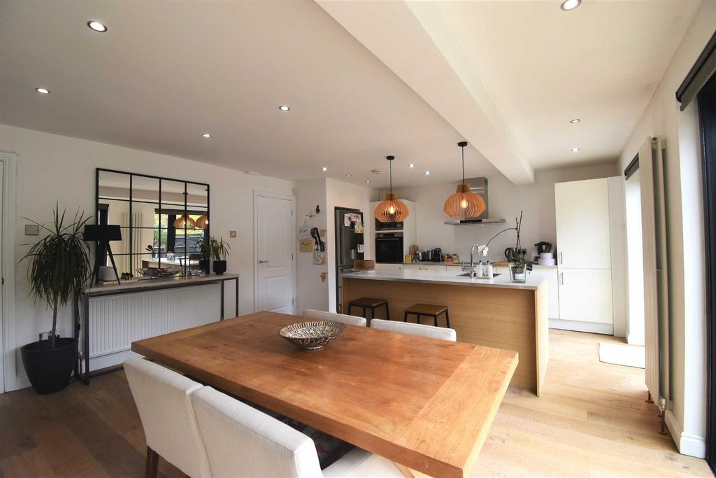 Property photo 3 of 12 Khd-26Xb5Wblahrdby1_-c3K4Ao.Jpg