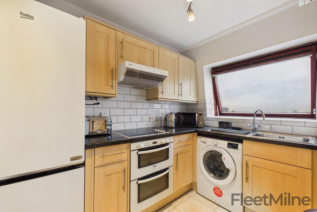 Property photo 1 of 10 Kitchen