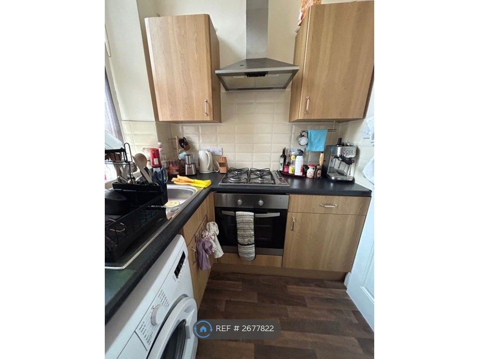 Property photo 3 of 10 Kitchen