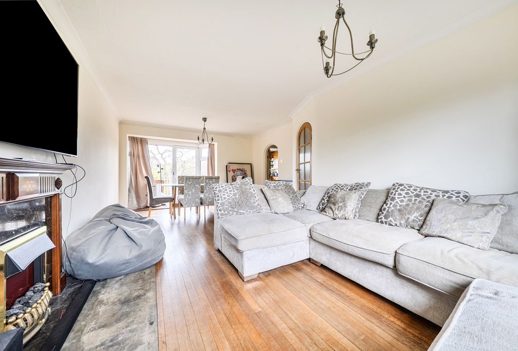 Property photo 3 of 18 1445996-12-69E245...