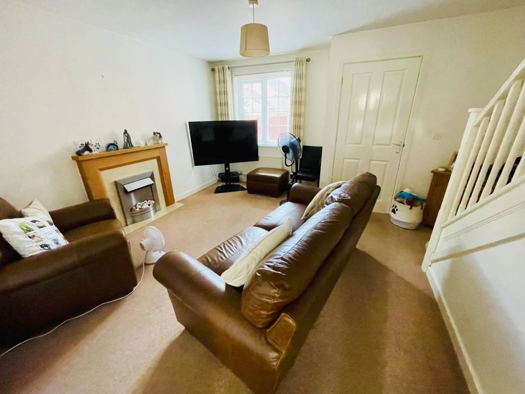 Property photo 3 of 13 Sitting Room