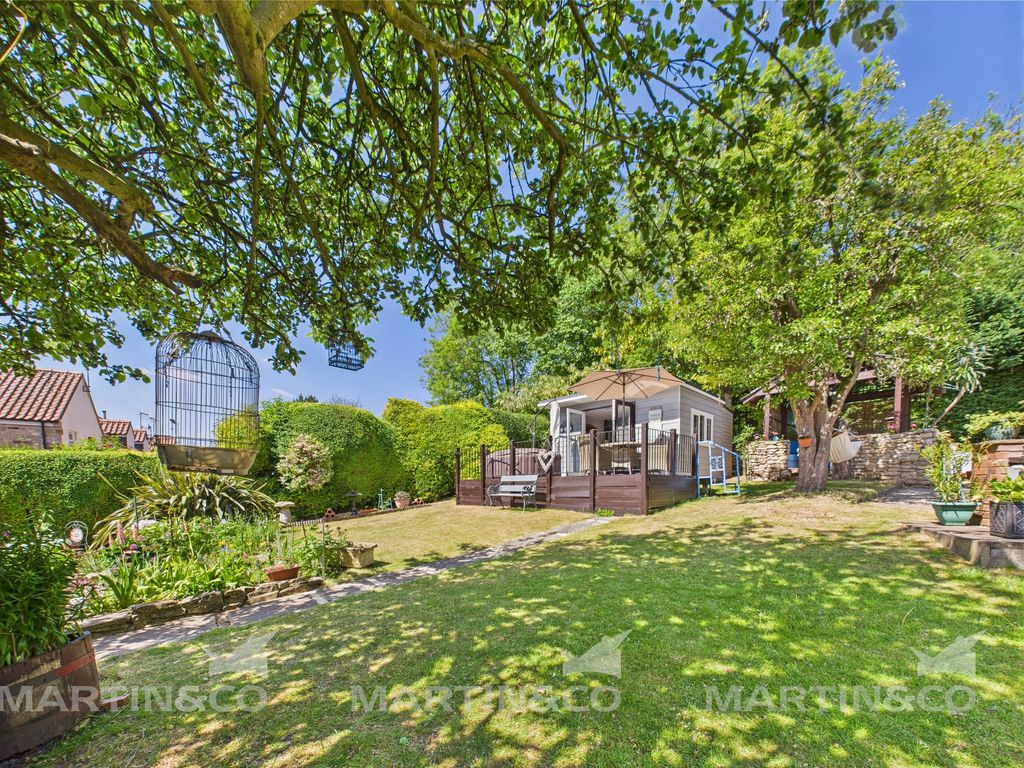 Property photo 2 of 36 Cam02406G0-Pr0460-Still020