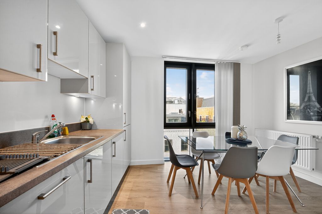 Property photo 3 of 36